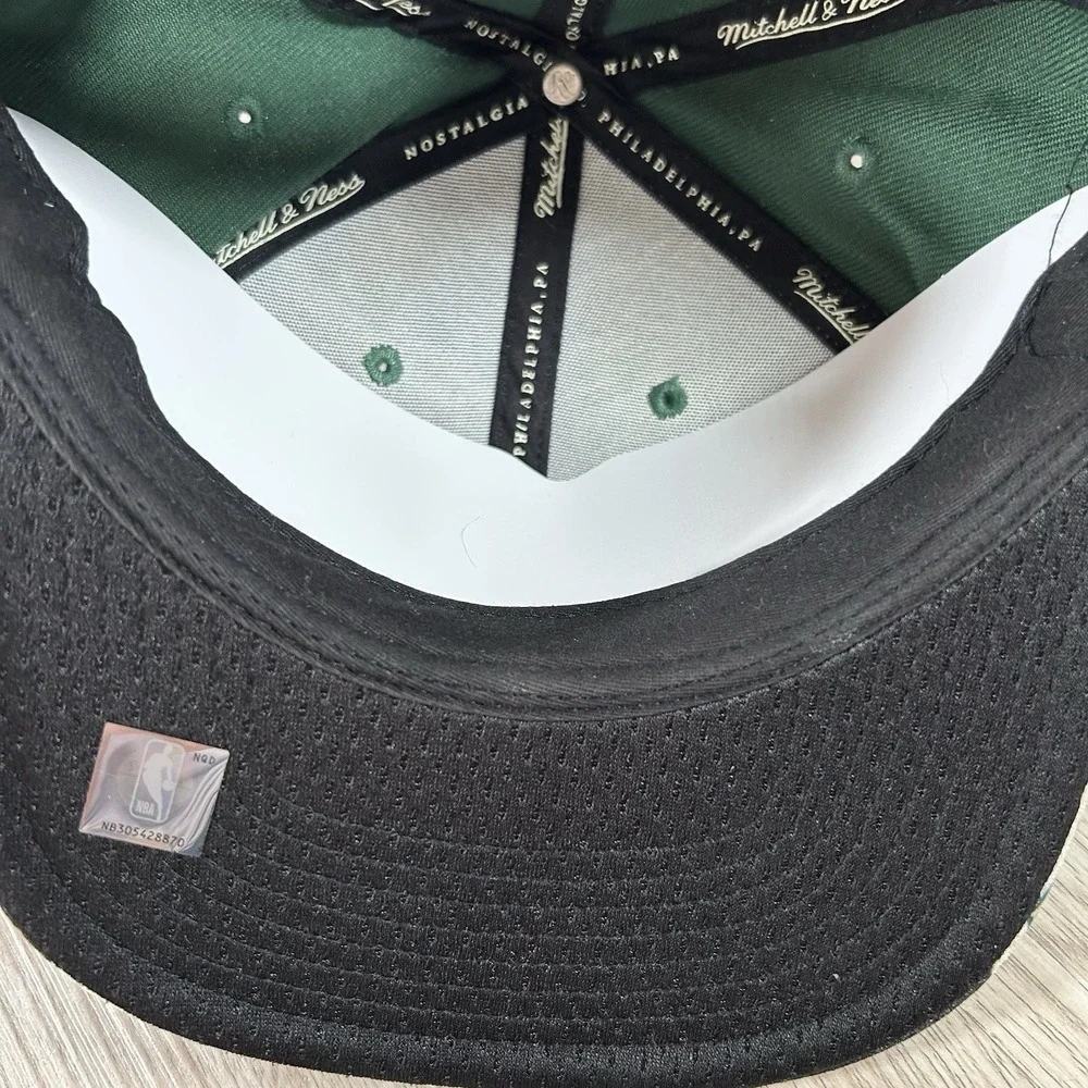 Mitchell & Ness Milwaukee Bucks Snapback Hat NBA Basketball Green Black Wool Cap